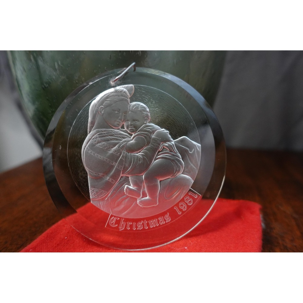 Vintage 1981 Madonna and Child Frosted Glass Christmas‎ Ornament 3.5 Inch Round
